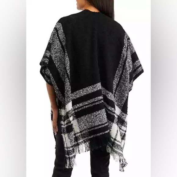 Women's Plaid Fringe-Trim Topper, Shaw, NEW - Picture 2 of 2